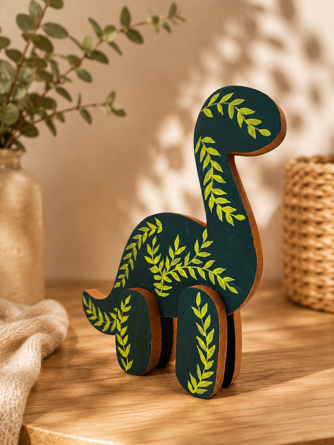 dinosaurio-pintado-a-mano-esperanza-arcila.jpg2 Figura de dinosaurio pintada a mano en madera MDF elaborada por la artista colombiana Esperanza Arcila.