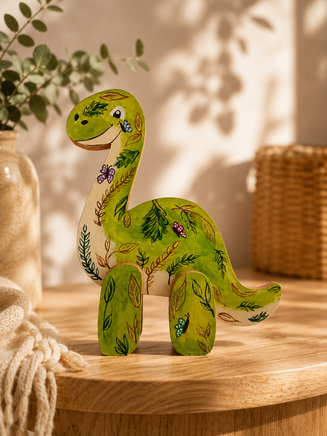 dinosaurio-pintado-a-mano-esperanza-arcila.jpg Figura de dinosaurio pintada a mano en madera MDF elaborada por la artista colombiana Esperanza Arcila.